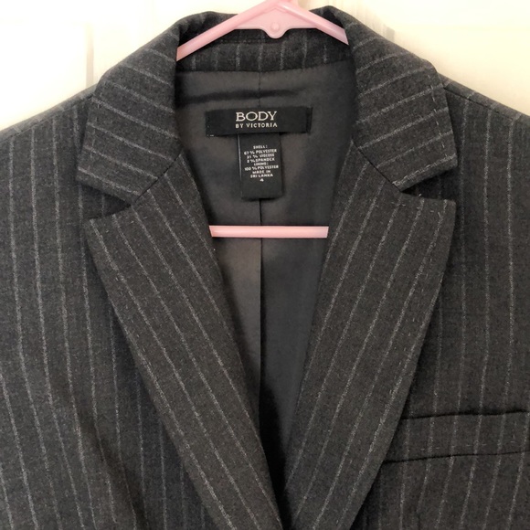 Black and gray pinstriped women’s suit jacket / blazer - Picture 2 of 7